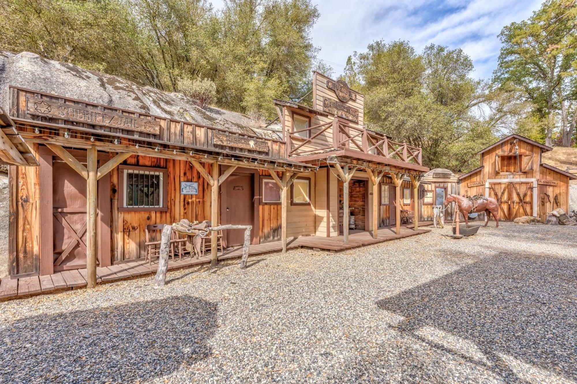 Goldside Mansion W/Sleeping For 20 And Tons Of Fun Oakhurst Exterior foto